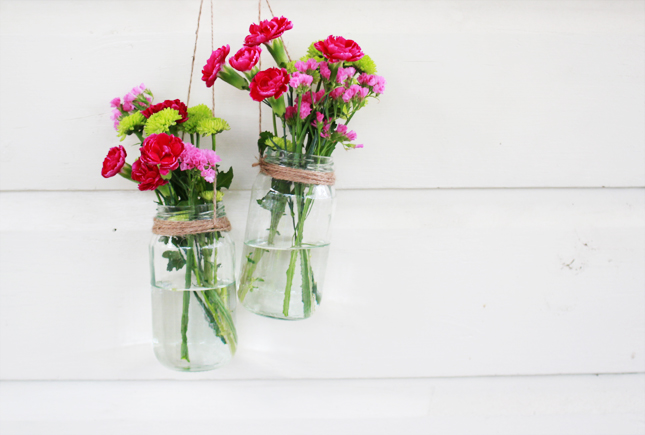 Pretty Hanging Jar Flower display for Drifter & the Gypsy | by www.highwallsblog.gr.com