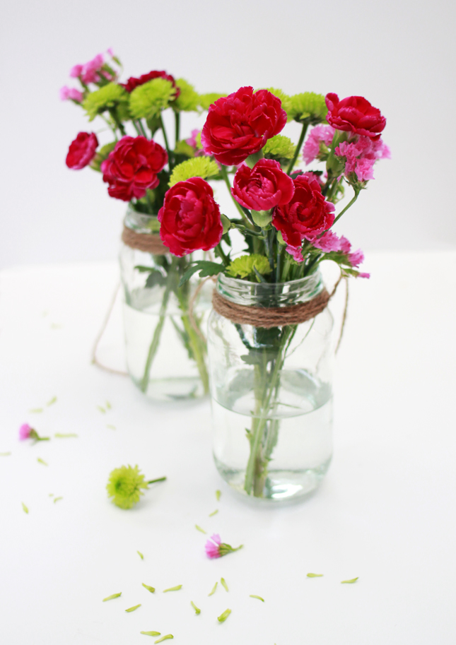 Pretty Hanging Jar Flower display for Drifter & the Gypsy | by www.highwallsblog.gr.com
