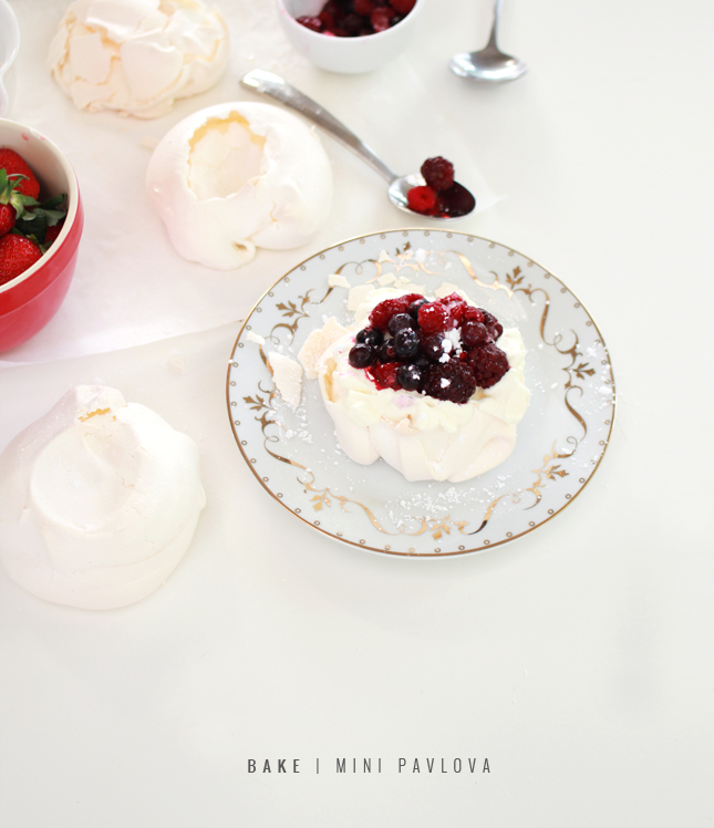Mini Pavlova Recipe | www.highwallsblog.gr.com