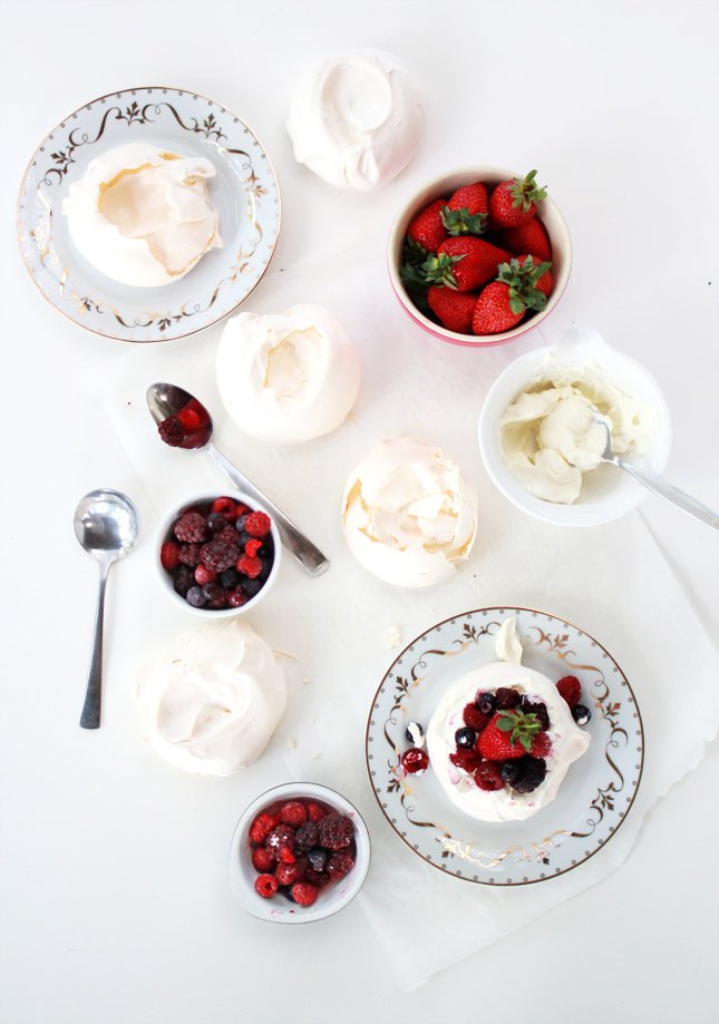 Mini Pavlova Recipe | www.highwallsblog.gr.com