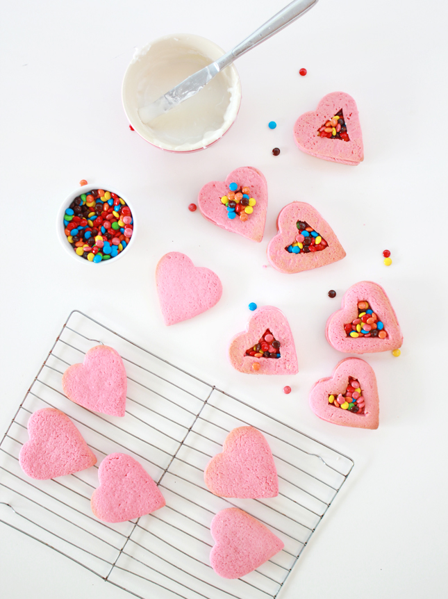 Recipe |Heart Shaped Pinata Surprise Cookies | www.highwallsblog.gr.com