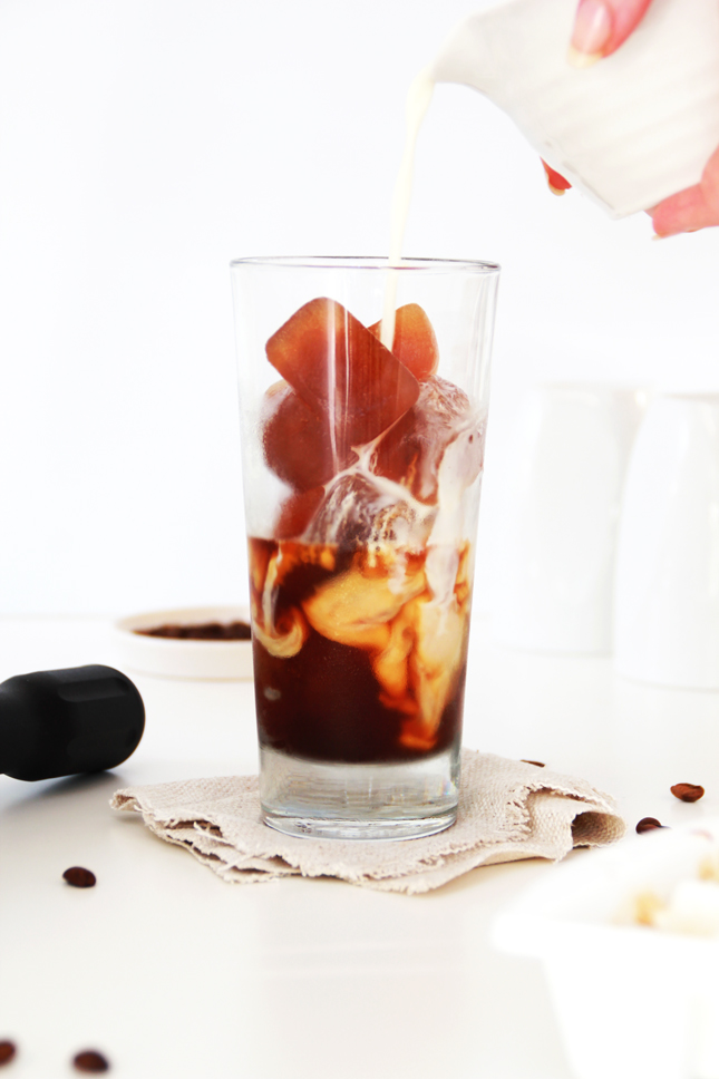 Wake up with this easy Iced Coffee Recipe | www.highwallsblog.gr.com