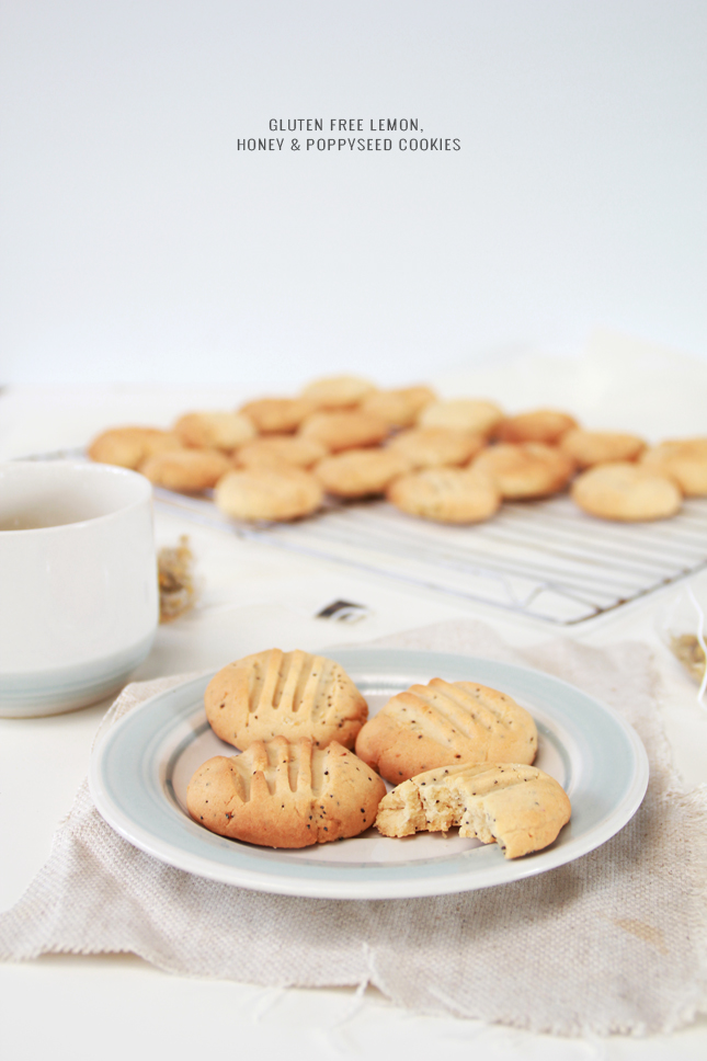 GLUTEN FREE Lemon, Honey & Poppy Seed Cookies | Recipe from www.highwallsblog.gr.com