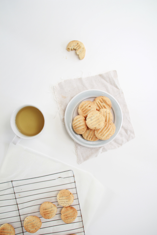 GLUTEN FREE Lemon, Honey & Poppy Seed Cookies | Recipe from www.highwallsblog.gr.com