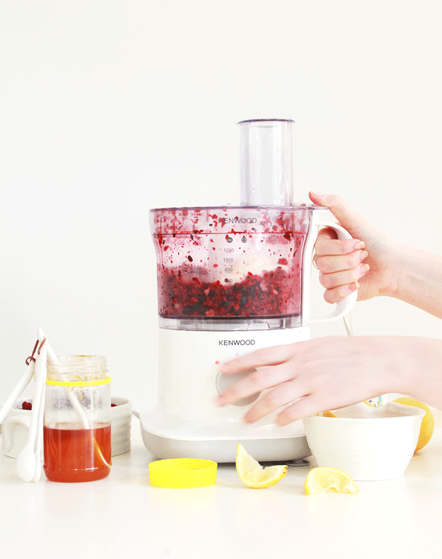 5 Minute Frozen Yogurt  with only 4 ingredients! (via www.highwallsblog.gr.com)