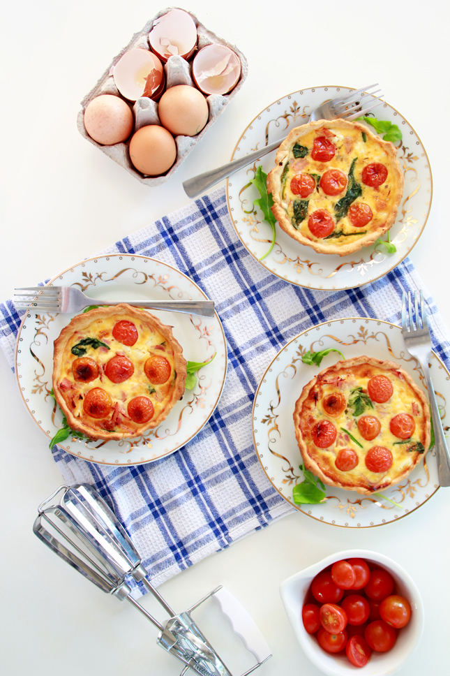 Feta, Spinach, Ham & Tomato Mini Quiches | www.highwallsblog.gr.com