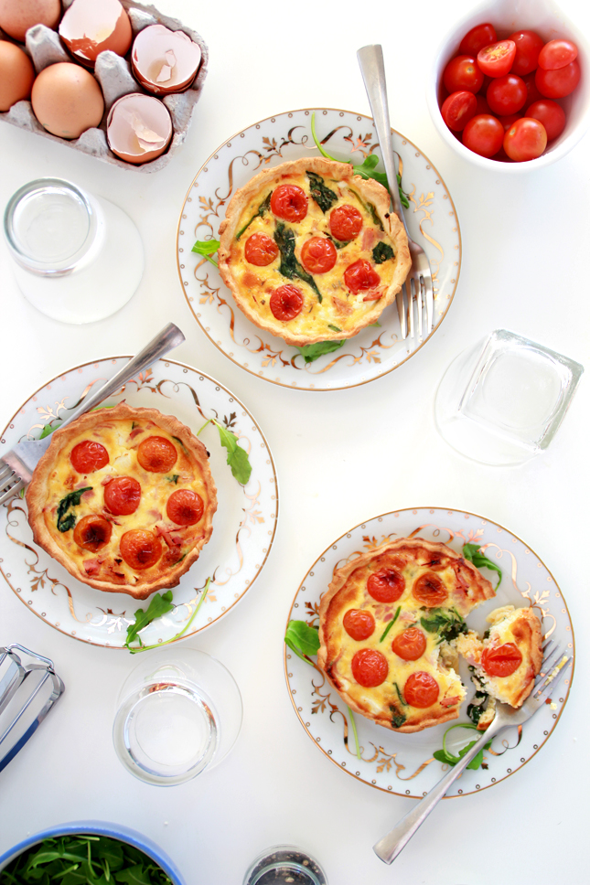 Feta, Spinach, Ham & Tomato Mini Quiches | www.highwallsblog.gr.com