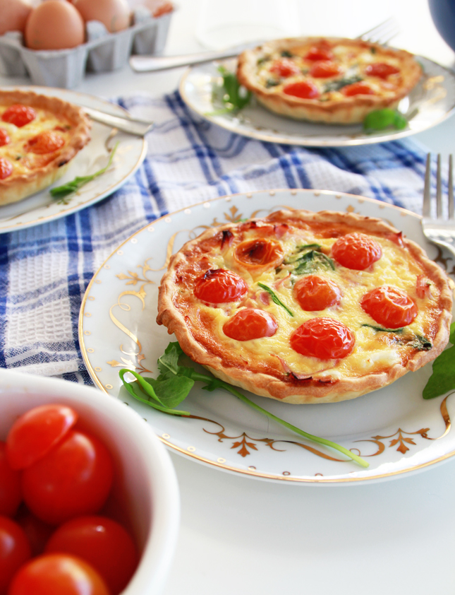 Feta, Spinach, Ham & Tomato Mini Quiches | www.highwallsblog.gr.com