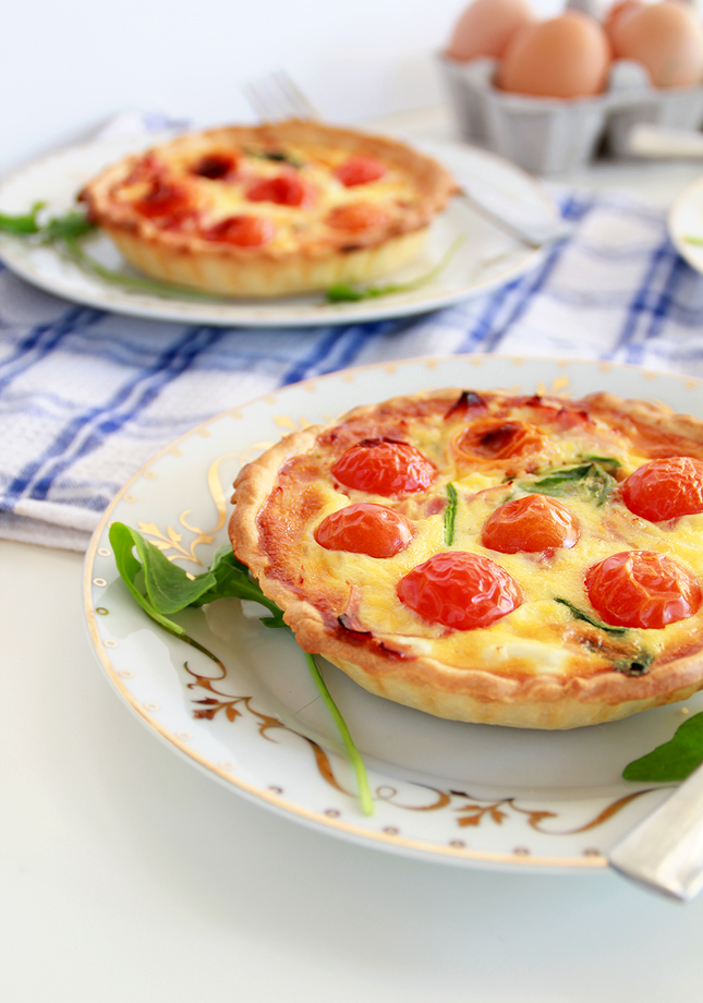 Feta, Spinach, Ham & Tomato Mini Quiches | www.highwallsblog.gr.com
