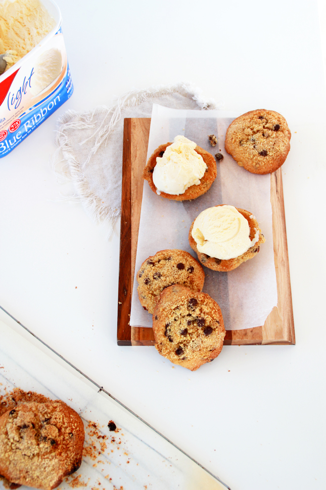 Chocolate Chip Crumb Cookie Ice Cream Sandwiches! WOW! | www.highwallsblog.gr.com