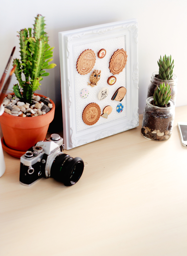 Got a collection of brooches hiding away in the bottom of your jewellery box? Why not display them with this easy DIY | www.highwallsblog.gr.com 