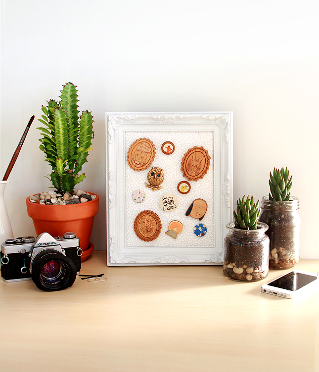 Got a collection of brooches hiding away in the bottom of your jewellery box? Why not display them with this easy DIY | www.highwallsblog.gr.com 