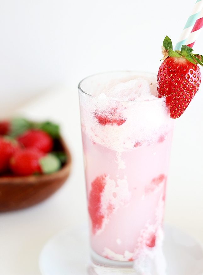 Strawberry Ice Cream Float | www.highwallsblog.gr.com