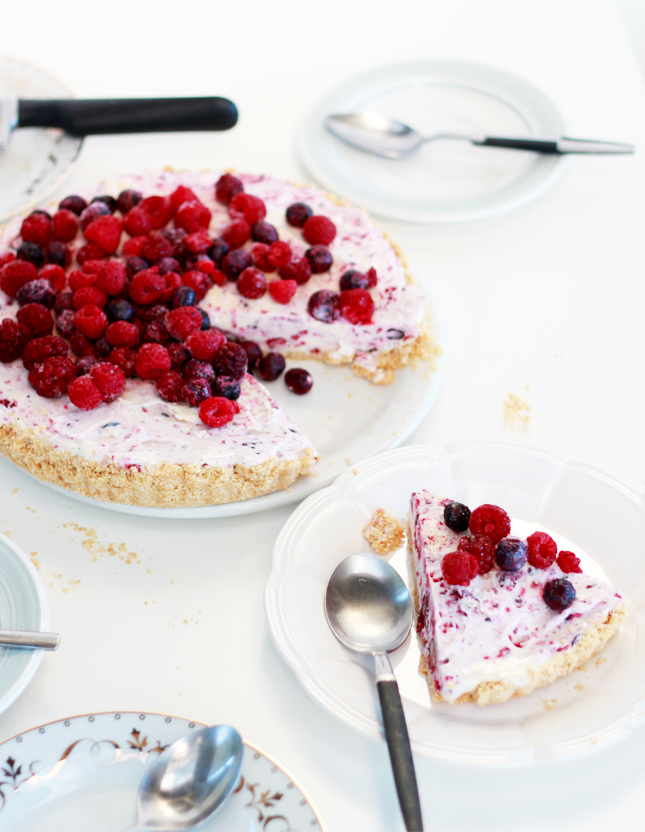 Mixed Berry Ice Cream Pie | www.highwallsblog.gr.com