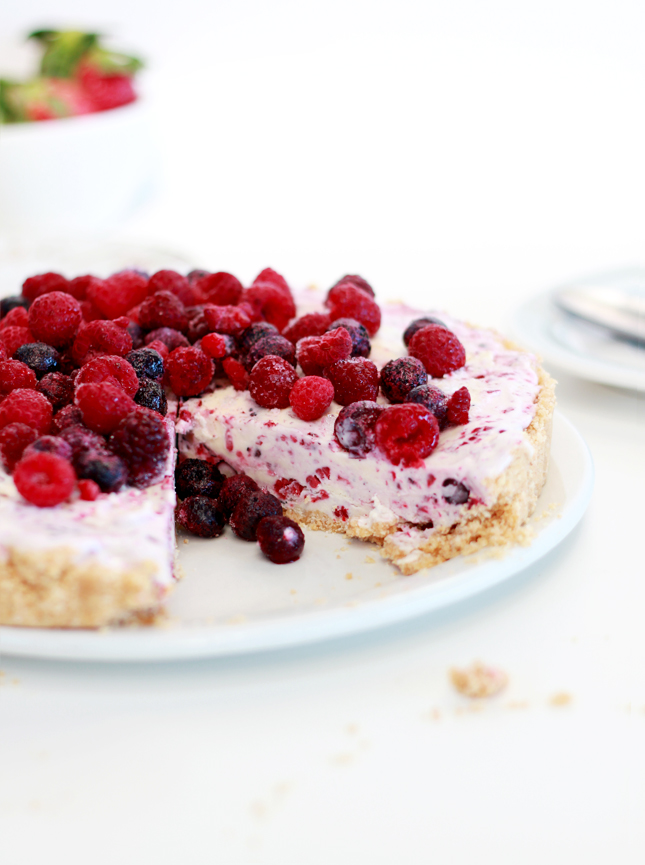 Mixed Berry Ice Cream Pie | www.highwallsblog.gr.com