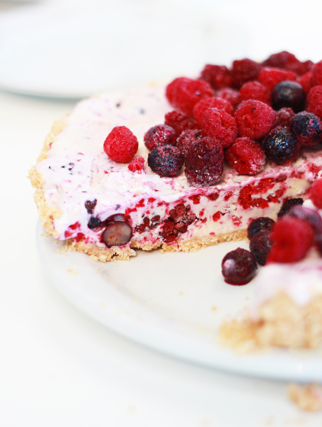 Mixed Berry Ice Cream Pie | www.highwallsblog.gr.com