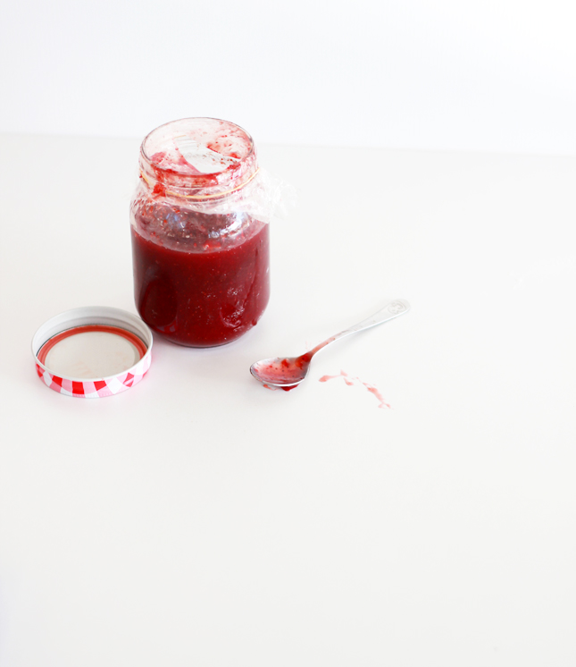 Thumbprint Cookies with Strawberry Jam | www.highwallsblog.gr.com