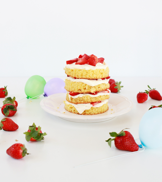 Strawberries and cream layer cake | www.highwallsblog.gr.com