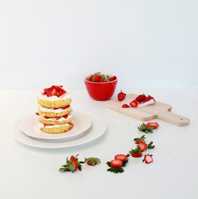 Strawberries and cream layer cake | www.highwallsblog.gr.com
