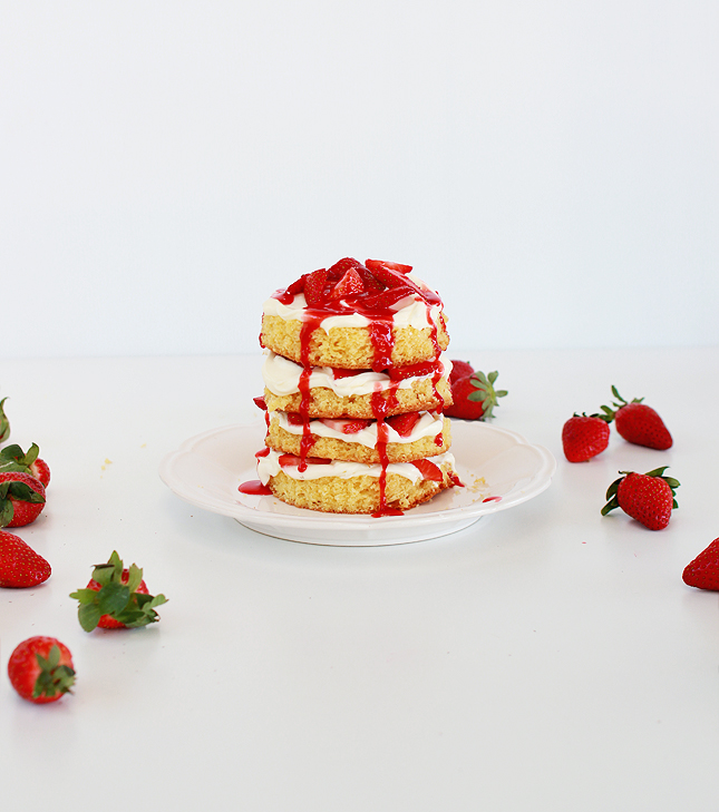 Strawberries and cream layer cake | www.highwallsblog.gr.com