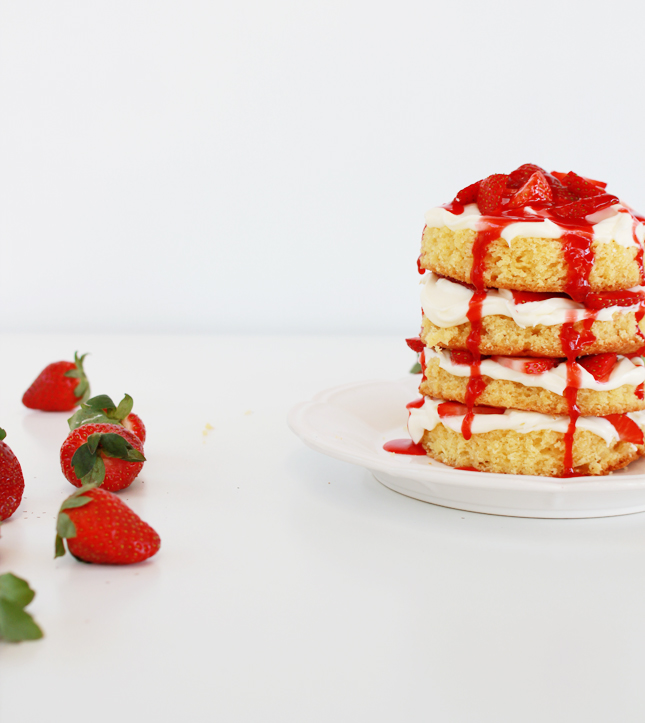 Strawberries and cream layer cake | www.highwallsblog.gr.com