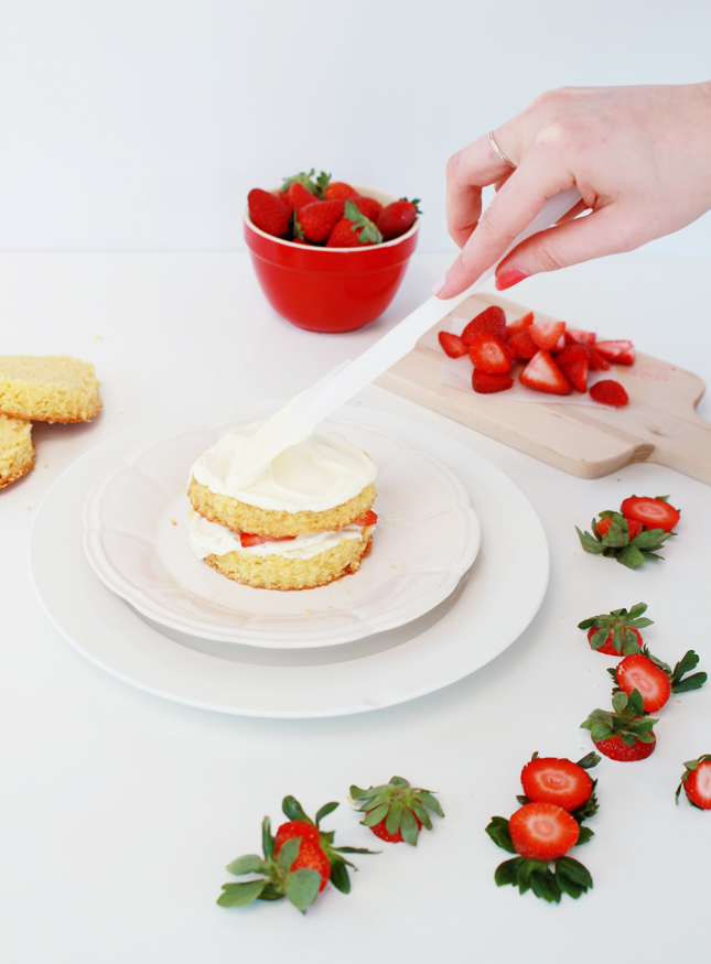 Strawberries and cream layer cake | www.highwallsblog.gr.com