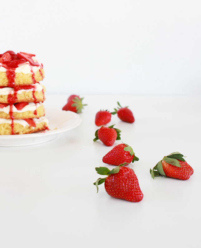 Strawberries and cream layer cake | www.highwallsblog.gr.com